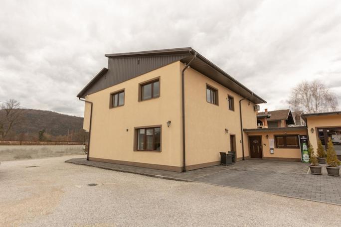 Hotel Pansion San Bihać Exteriér fotografie