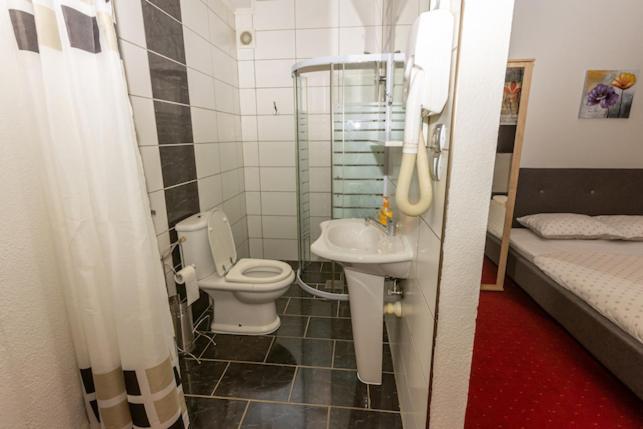 Hotel Pansion San Bihać Exteriér fotografie